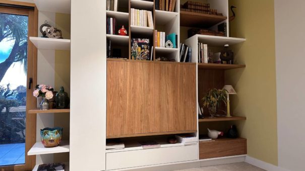 Aménagement d'une bibliothèque à la Forêt-Fouesnant